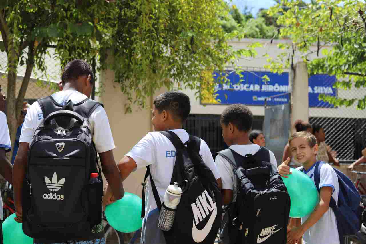 Segunda Feira Escola Municipal Oscar Jer Nimo Comemorou O Dia