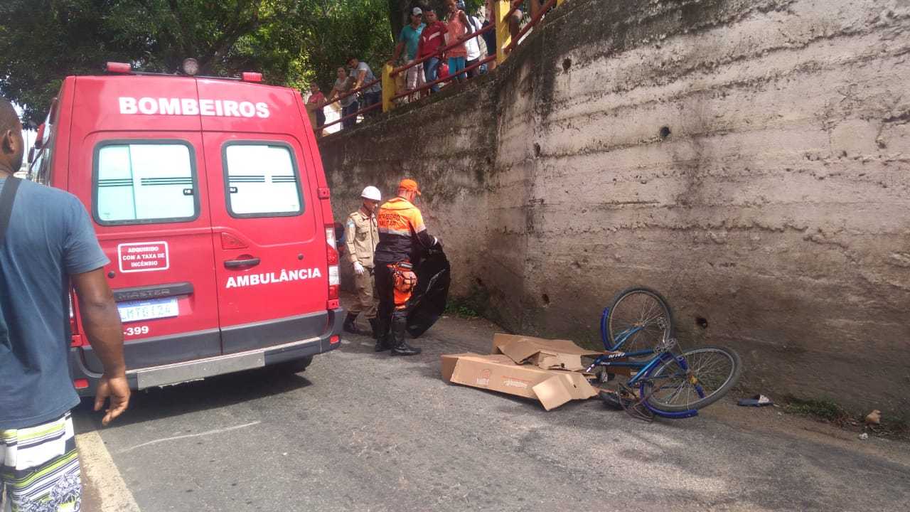 Itaperuna – Quarta-feira – 22:20 – Moradores reclamam de caminhão  estacionado atrapalhando o trânsito. Click na foto e veja a reportagem  completa: – Blog do Adilson Ribeiro