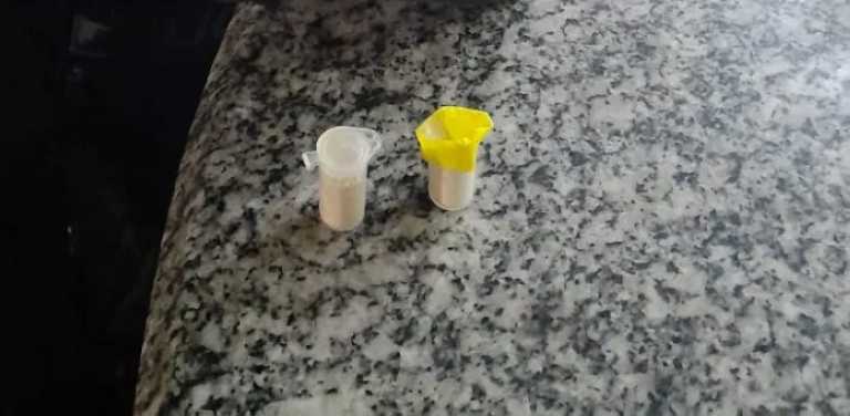 do. Porém, durante buscas no interior do veículo, os militares apreenderam dois pinos de cocaína (6,50 gramas). O homem de 29 anos foi autuado por uso e consumo de droga na 148ª Delegacia Legal de Italva e vai responder ao processo em liberdade.